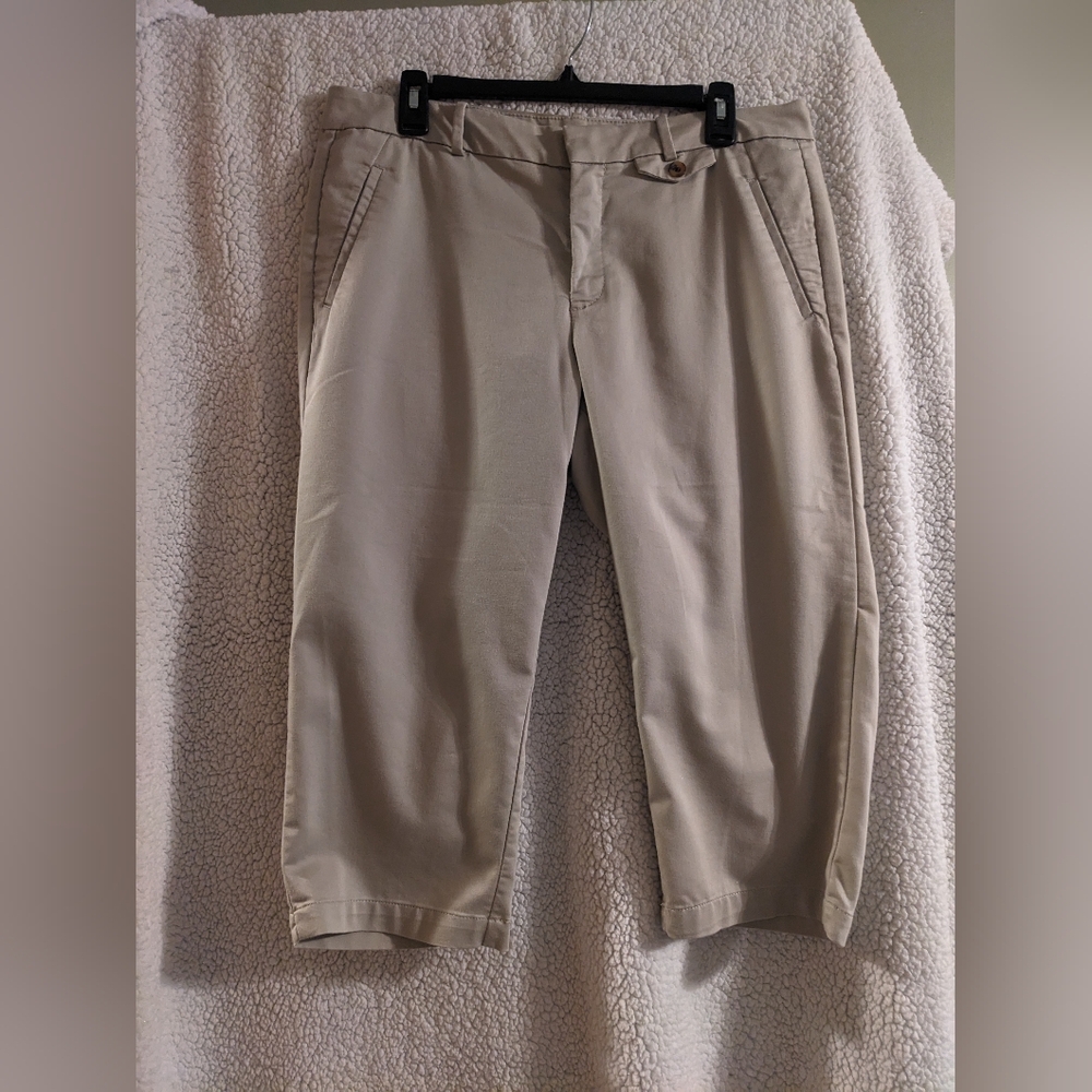 Dockers Tan Capris